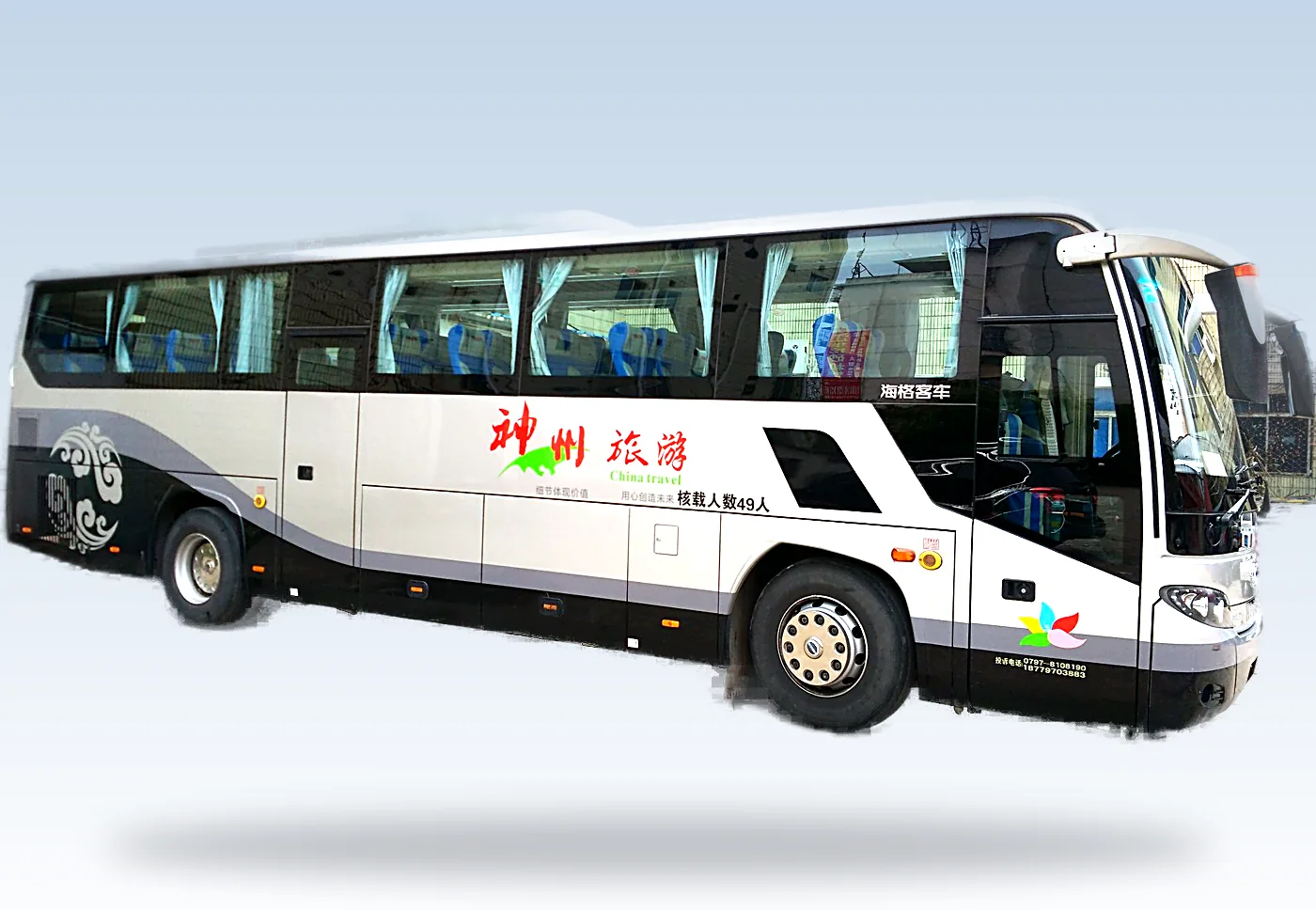 47+2 座大型旅运客车车身实拍（车牌已打码）